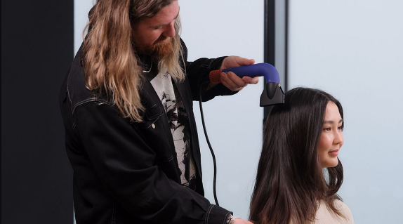 Dyson Supersonic r™ Professioneller Haartrockner (Vinca Blue/Topaz) – Bild 4